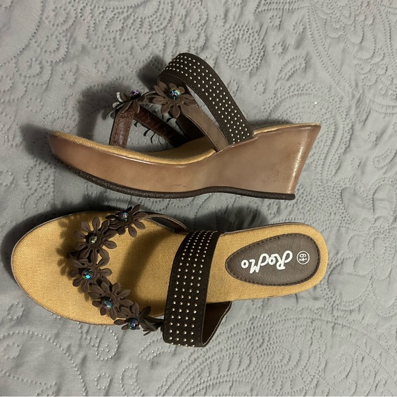 Sandals - Picture 4 of 5